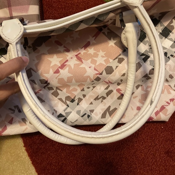 💯 Authentic white Burberry Stars limited edition - Picture 2 of 12